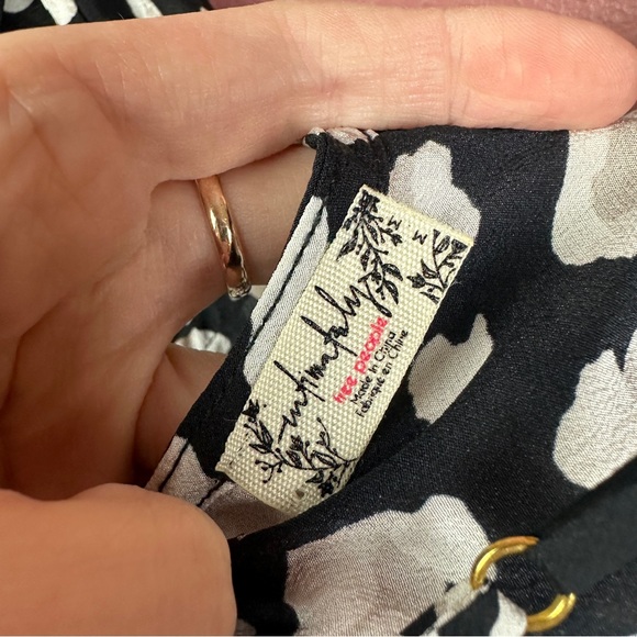 Intimately Free People size medium black & white leopard print drape neck shell - Picture 5 of 7